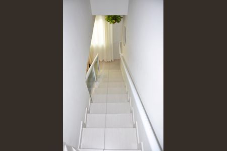 Casa de condomínio à venda com 89m², 2 quartos e 2 vagas Casa de condomínio à venda com 89m², 2 quartos e 2 vagasDetalhe - Escada Quartos