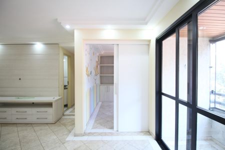 Apartamento para alugar com 70m², 2 quartos e 2 vagasSala