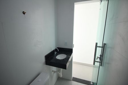 Banheiro de apartamento à venda com 2 quartos, 48m² em Eldorado, Contagem
