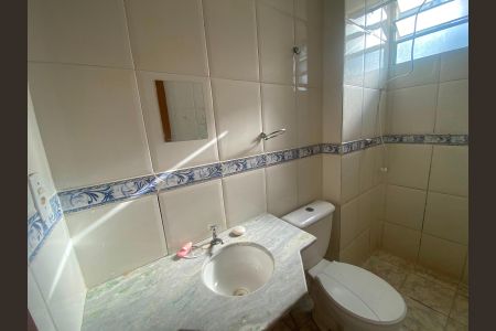 Banheiro social de apartamento para alugar com 3 quartos, 42m² em Granjas Primavera (Justinópolis), Contagem