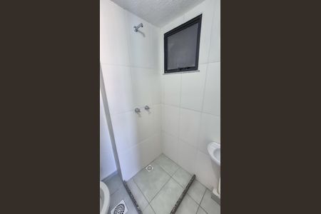Banheiro  de apartamento para alugar com 2 quartos, 43m² em Vaz Lobo, Rio de Janeiro