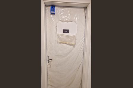 Porta de entrada do apartamento  de apartamento para alugar com 2 quartos, 43m² em Vaz Lobo, Rio de Janeiro
