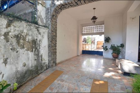 Garagem de casa à venda com 5 quartos, 400m² em Grajaú, Rio de Janeiro