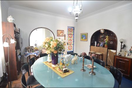 Casa à venda com 400m², 5 quartos e sem vaga Casa à venda com 400m², 5 quartos e sem vagaSala