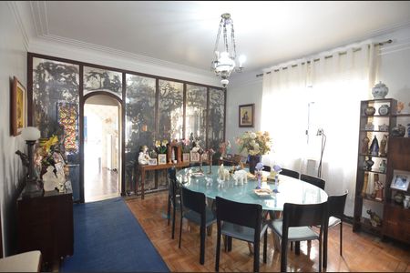 Casa à venda com 400m², 5 quartos e sem vaga Casa à venda com 400m², 5 quartos e sem vagaSala