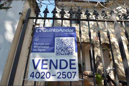 Fachada de casa à venda com 5 quartos, 400m² em Grajaú, Rio de Janeiro