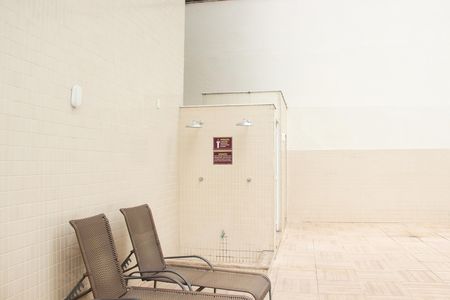 Apartamento para alugar com 100m², 2 quartos e 2 vagas Apartamento para alugar com 100m², 2 quartos e 2 vagasÁrea comum - Piscina