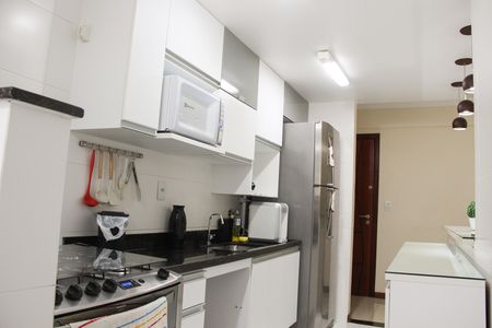 Apartamento para alugar com 100m², 2 quartos e 2 vagas Apartamento para alugar com 100m², 2 quartos e 2 vagasCozinha
