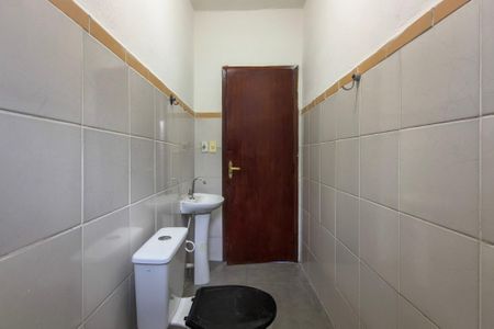 Banheiro da Suíte de casa de condomínio para alugar com 2 quartos, 50m² em Vila Assuncao, Praia Grande
