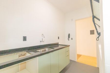 Cozinha de apartamento à venda com 1 quarto, 34m² em Centro, Canoas