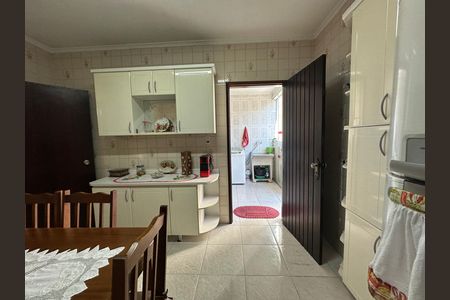 Casa à venda com 295m², 5 quartos e 2 vagas Casa à venda com 295m², 5 quartos e 2 vagasCozinha