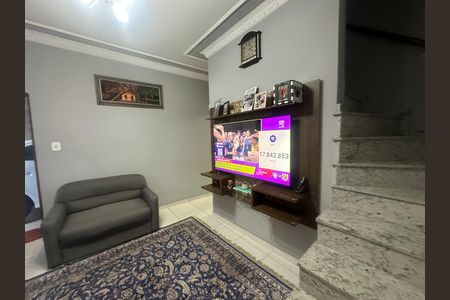 Casa à venda com 295m², 5 quartos e 2 vagas Casa à venda com 295m², 5 quartos e 2 vagasSala