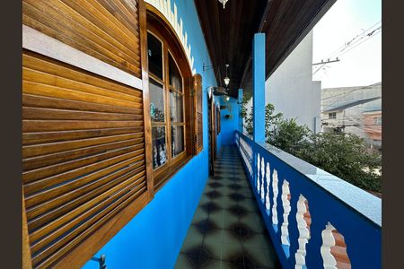 Casa à venda com 295m², 5 quartos e 2 vagas Casa à venda com 295m², 5 quartos e 2 vagasVaranda