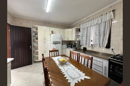 Casa à venda com 295m², 5 quartos e 2 vagas Casa à venda com 295m², 5 quartos e 2 vagasCozinha