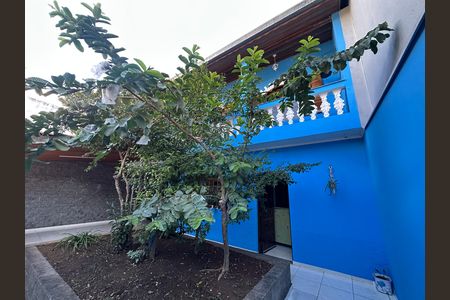 Casa à venda com 295m², 5 quartos e 2 vagas Casa à venda com 295m², 5 quartos e 2 vagasQuintal