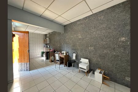Casa à venda com 295m², 5 quartos e 2 vagas Casa à venda com 295m², 5 quartos e 2 vagasEdícula