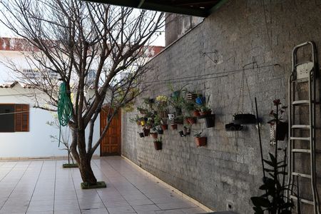 Casa à venda com 295m², 5 quartos e 2 vagas Casa à venda com 295m², 5 quartos e 2 vagasQuintal