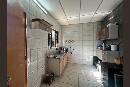 Casa à venda com 295m², 5 quartos e 2 vagas Casa à venda com 295m², 5 quartos e 2 vagasEdícula