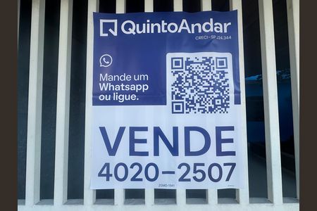 Casa à venda com 295m², 5 quartos e 2 vagas Casa à venda com 295m², 5 quartos e 2 vagasFachada
