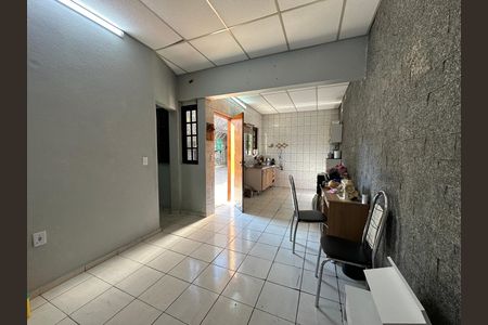 Casa à venda com 295m², 5 quartos e 2 vagas Casa à venda com 295m², 5 quartos e 2 vagasEdícula