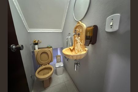 Casa à venda com 295m², 5 quartos e 2 vagas Casa à venda com 295m², 5 quartos e 2 vagasLavabo