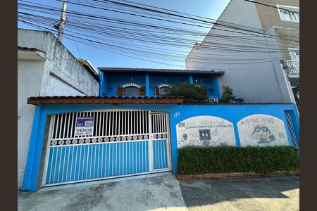 Casa à venda com 295m², 5 quartos e 2 vagas Casa à venda com 295m², 5 quartos e 2 vagasFachada