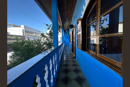 Casa à venda com 295m², 5 quartos e 2 vagas Casa à venda com 295m², 5 quartos e 2 vagasVaranda