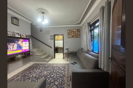 Casa à venda com 295m², 5 quartos e 2 vagas Casa à venda com 295m², 5 quartos e 2 vagasSala
