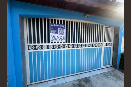 Casa à venda com 295m², 5 quartos e 2 vagas Casa à venda com 295m², 5 quartos e 2 vagasFachada