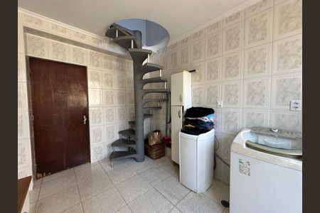 Casa à venda com 295m², 5 quartos e 2 vagas Casa à venda com 295m², 5 quartos e 2 vagasÁrea de Serviço