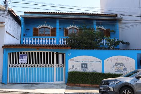 Casa à venda com 295m², 5 quartos e 2 vagas Casa à venda com 295m², 5 quartos e 2 vagasFachada