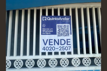 Casa à venda com 295m², 5 quartos e 2 vagas Casa à venda com 295m², 5 quartos e 2 vagasFachada