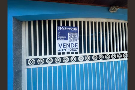 Casa à venda com 295m², 5 quartos e 2 vagas Casa à venda com 295m², 5 quartos e 2 vagasFachada