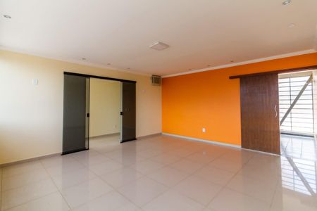 Casa à venda com 240m², 4 quartos e 3 vagas