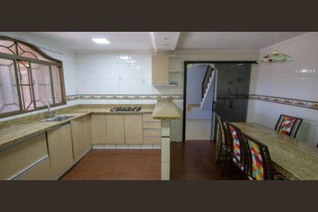 Casa à venda com 240m², 4 quartos e 3 vagas Casa à venda com 240m², 4 quartos e 3 vagasCozinha