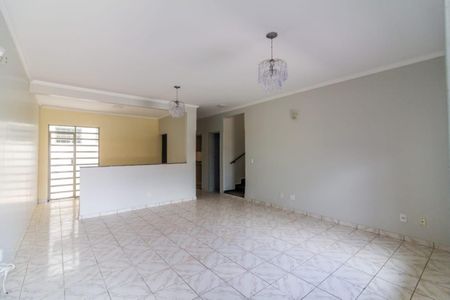 Casa à venda com 4 quartos, 240m² em Conjunto 5, Brasília