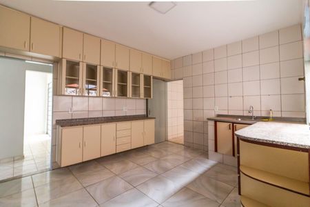 Casa à venda com 4 quartos, 240m² em Conjunto 5, Brasília