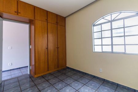 Casa à venda com 240m², 4 quartos e 3 vagas