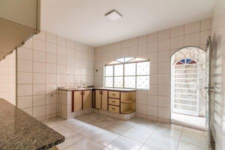 Casa à venda com 240m², 4 quartos e 3 vagas