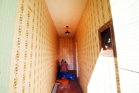 Casa à venda com 480m², 2 quartos e 5 vagasCorredor de acesso