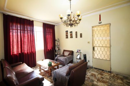 Casa à venda com 480m², 2 quartos e 5 vagasSala