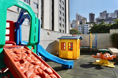 Apartamento para alugar com 180m², 3 quartos e 3 vagas Apartamento para alugar com 180m², 3 quartos e 3 vagasÁrea comum - Playground