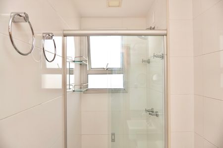 Apartamento para alugar com 180m², 3 quartos e 3 vagas Apartamento para alugar com 180m², 3 quartos e 3 vagasBanheiro da Suíte