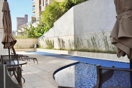 Apartamento para alugar com 180m², 3 quartos e 3 vagas Apartamento para alugar com 180m², 3 quartos e 3 vagasÁrea comum - Piscina