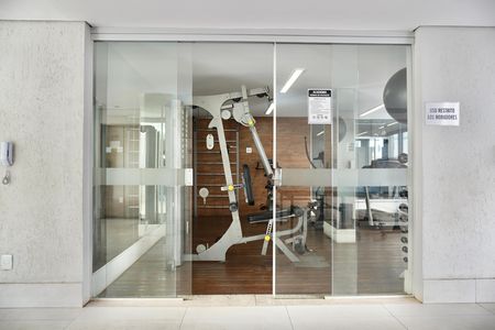 Apartamento para alugar com 180m², 3 quartos e 3 vagas Apartamento para alugar com 180m², 3 quartos e 3 vagasÁrea comum - Academia