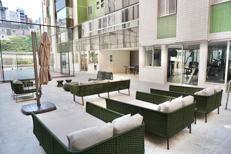 Apartamento para alugar com 180m², 3 quartos e 3 vagas Apartamento para alugar com 180m², 3 quartos e 3 vagasÁrea comum - Piscina