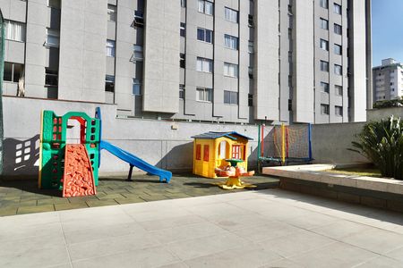 Apartamento para alugar com 180m², 3 quartos e 3 vagas Apartamento para alugar com 180m², 3 quartos e 3 vagasÁrea comum - Playground