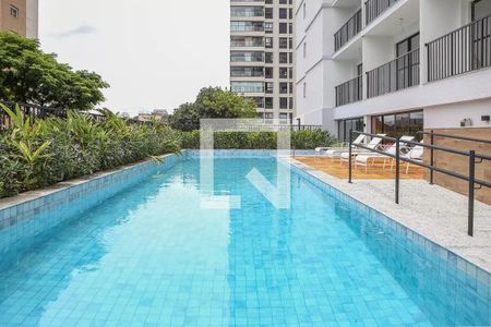 Studio à venda com 27m², 1 quarto e sem vaga Studio à venda com 27m², 1 quarto e sem vagaPiscina