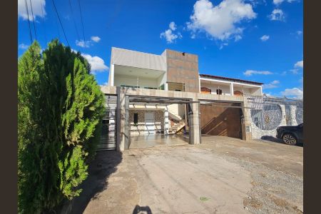 Casa à venda com 540m², 7 quartos e 4 vagas Casa à venda com 540m², 7 quartos e 4 vagasFachada