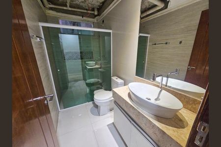 Casa à venda com 540m², 7 quartos e 4 vagas Casa à venda com 540m², 7 quartos e 4 vagasBanheiro